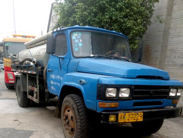 綠源清疏機(jī)械：6噸尖頭吸污車